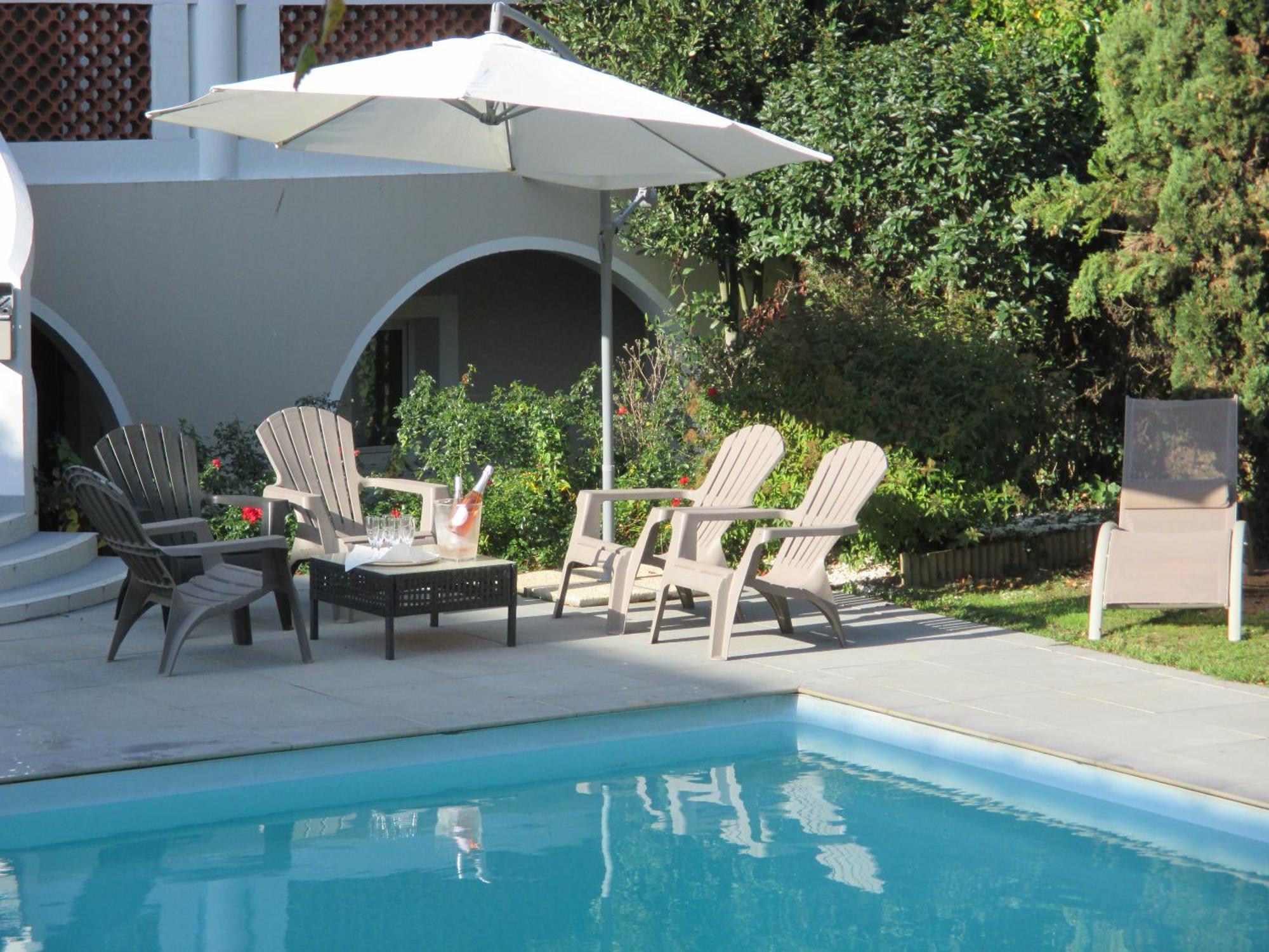 Hotel Restaurant Les Voyageurs Montaigu-Vendee Exteriör bild